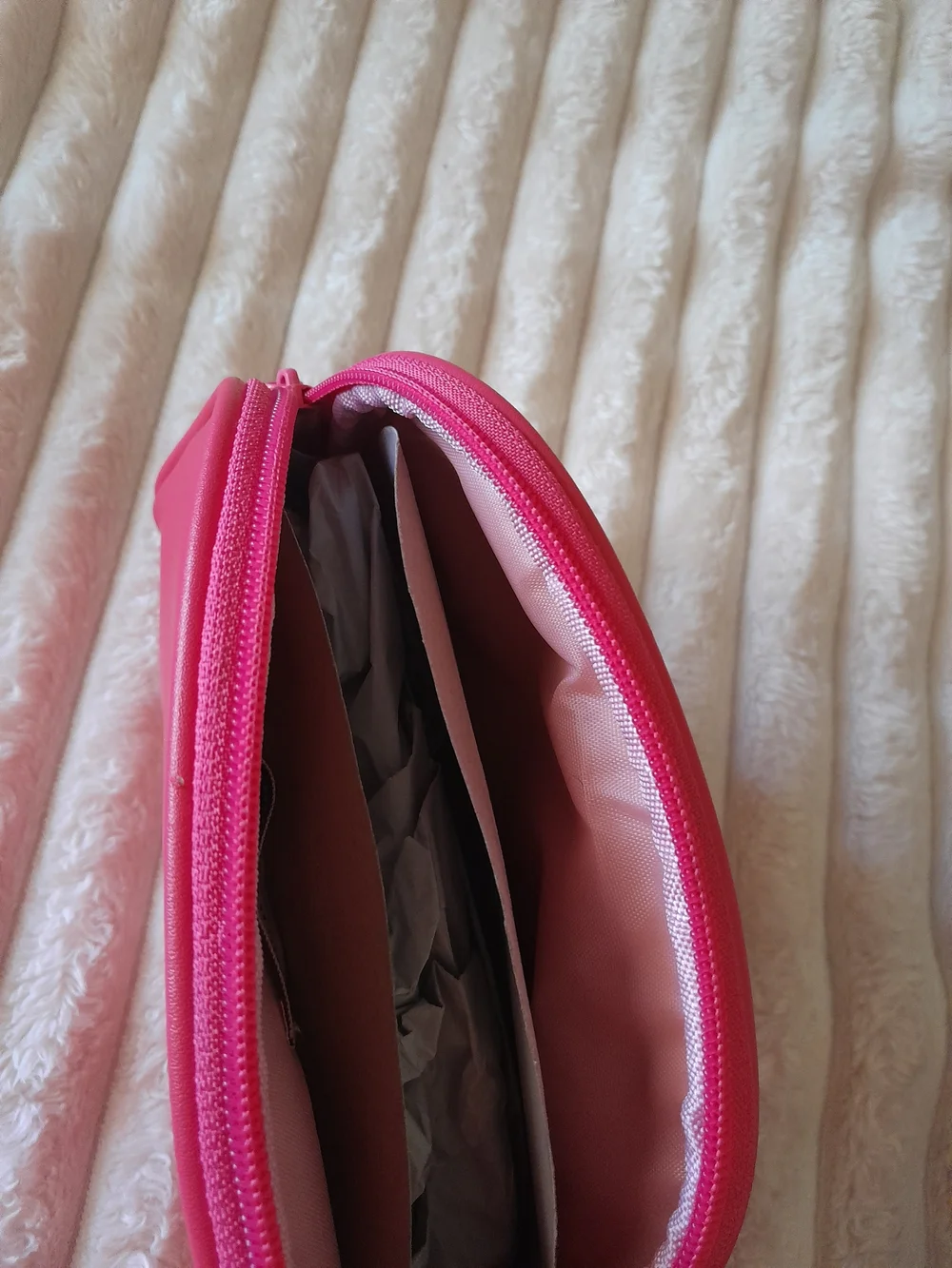 Juicy Couture Hot Pink Faux Leather Rhinestone Dome Makeup Bag NWOT